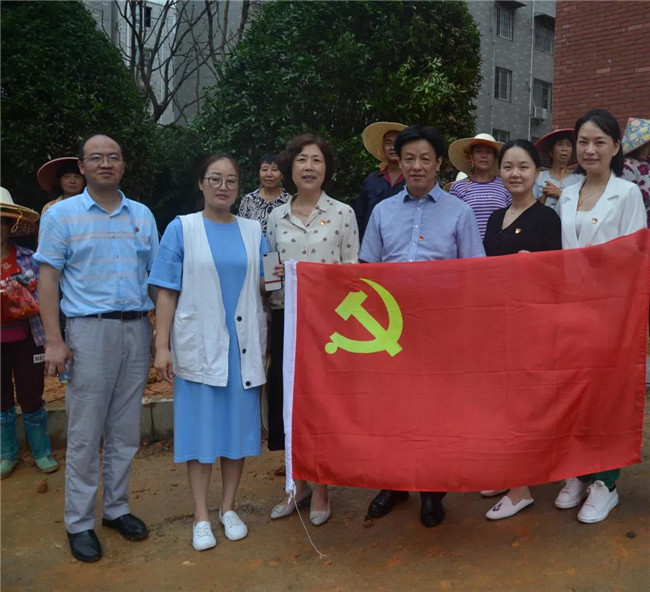 炎炎夏日送清涼，點滴關懷暖人心——城投集團各黨支部開展“送清涼”慰問一線員工活動