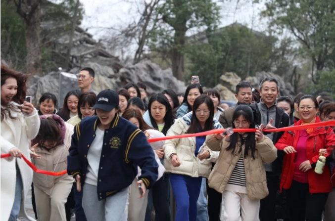 市城投集團(tuán)開展“團(tuán)結(jié)一心 拼搏進(jìn)取 奮戰(zhàn)2025”迎新年登山、健步走活動